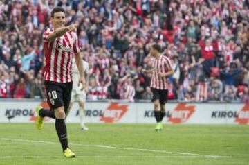 Aduriz celebra el 1-1.