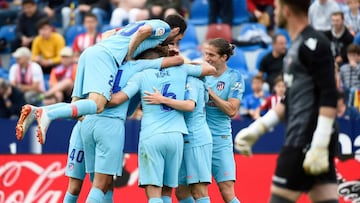 Atletico Madrid&#039;s celebrate their second goal during the Spanish League football match between Levante and Atletico Madrid at the Ciutat de Valencia stadium in Valencia on May 18, 2019. (Photo by JOSE JORDAN / AFP)