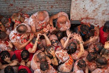 La localidad valenciana ha vuelto a albergar su mítica fiesta donde miles de personas han protagonizado una 'batalla campal' a base de lanzamientos de tomates.

Associated Press/LaPresse
Only Italy and Spain