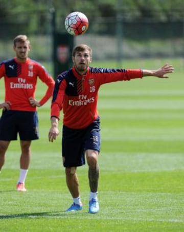 Arsenal trabaja duro antes de enfrentar a Newcastle.