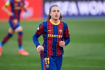 No hay nadie como Alexia Putellas (27 años, Mollet del Vallès, Barcelona) en toda Europa. Centrocampista más goleadora del continente, la de Mollet del Vallès no deja de crecer partido tras partido. Sin duda, la futbolista está en el momento más dulce de su carrera como futbolista, en la que sus detalles técnicos, golazos e exhibiciones se han convertido en un habitual. Capitana de España y del Barça, Alexia tiene liderazgo, visión de juego y mucho fútbol. Con magia en cada uno de sus pases y sus jugadas, regates imposibles y una calidad exquisita, la mediocentro azulgrana es historia viva de este Barça, con el que ha marcado el primer gol del femenino en el Camp Nou y en el Estadi Johan Cruyff. Habrá que ver si también anota el primero de la final de la Champions en Gotemburgo…