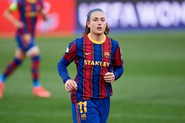 No hay nadie como Alexia Putellas (27 años, Mollet del Vallès, Barcelona) en toda Europa. Centrocampista más goleadora del continente, la de Mollet del Vallès no deja de crecer partido tras partido. Sin duda, la futbolista está en el momento más dulce de su carrera como futbolista, en la que sus detalles técnicos, golazos e exhibiciones se han convertido en un habitual. Capitana de España y del Barça, Alexia tiene liderazgo, visión de juego y mucho fútbol. Con magia en cada uno de sus pases y sus jugadas, regates imposibles y una calidad exquisita, la mediocentro azulgrana es historia viva de este Barça, con el que ha marcado el primer gol del femenino en el Camp Nou y en el Estadi Johan Cruyff. Habrá que ver si también anota el primero de la final de la Champions en Gotemburgo…