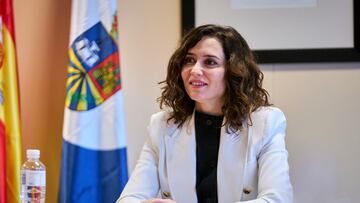 La presidenta de la Comunidad de Madrid, Isabel Díaz Ayuso, presidie la reunión del Consejo de Gobierno, en el Ayuntamiento de Fuenlabrada, a 14 de diciembre de 2022, en Fuenlabrada, Madrid (España). El Consejo de Gobierno se celebra de forma extraordinaria en Fuenlabrada. La presidenta de la Comunidad de Madrid ha señalado hoy que, junto a Vox, pueden buscar a lo largo de 2023 la fórmula para incorporar sus enmiendas a los Presupuestos Regionales pero les ha recordado que la Asamblea de Madrid "no es el Parlamento de Cataluña" y en ella el reglamento se cumple.
14 DICIEMBRE 2022;PP;AYUSO;CONSEJO DE GOBIERNO;CAM;GOBIERNO DE COMUNIDAD DE MADRID;CHAQUETA BLANCA;
A. Pérez Meca / Europa Press
14/12/2022