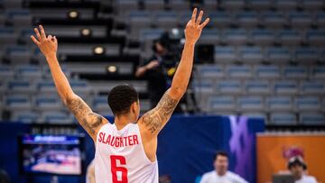 AJ Slaughter, base de Polonia, celebra un triple ante Israel en la tercera jornada del grupo D del Eurobasket 2022.