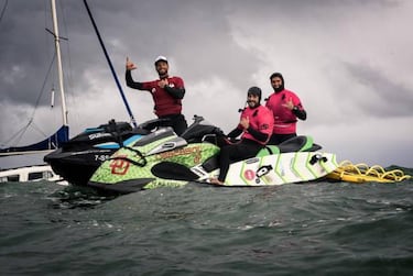 El lado m¨¢s humano de surfear olas grandes, de la mano de Valent¨ªn Hurtado 'Pana'