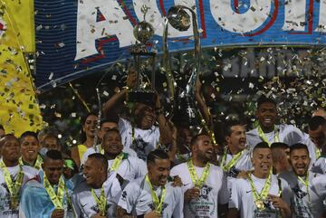 Atlético Nacional venció 5-1 a Deportivo Cali por el partido de vuelta de la final de la Liga Águila, remontó la serie y se consagró campeón. Título número 16 para el equipo antioqueño y celebración en el Atanasio Girardot.