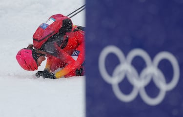Ana Alonso celebra la medalla de bronce en una jornada histórica para el deporte de invierno español. 