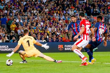 Ferrán Torres anotó el 4-0.