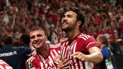 Soccer Football - Europa Conference League - Final - Olympiacos v Fiorentina - Agia Sophia Stadium, Athens, Greece - May 30, 2024 Olympiacos' Vicente Iborra celebrates after winning the Europa Conference League final REUTERS/Alkis Konstantinidis