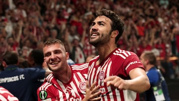 Soccer Football - Europa Conference League - Final - Olympiacos v Fiorentina - Agia Sophia Stadium, Athens, Greece - May 30, 2024 Olympiacos' Vicente Iborra celebrates after winning the Europa Conference League final REUTERS/Alkis Konstantinidis