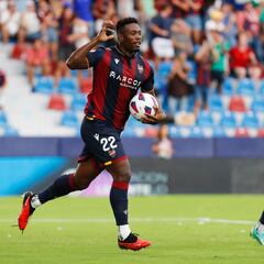 Bouldini, sancionado por golpear la pantalla del VAR