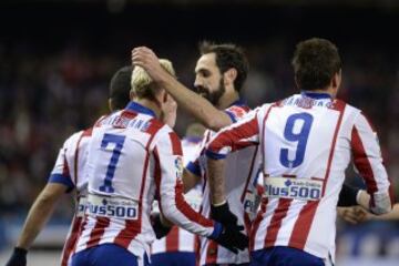 Los jugadores celebran el 2-0 de Griezmann. 