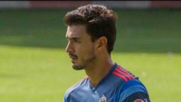 Oswaldo Alan&iacute;s tuvo un desafortunado debut con la camiseta del Guadalajara.