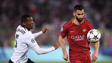 Soccer Football - Champions League Semi Final Second Leg - AS Roma v Liverpool - Stadio Olimpico, Rome, Italy - May 2, 2018 Roma's Maxime Gonalons in action with Liverpool's Georginio Wijnaldum REUTERS/Alberto Lingria