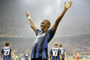 Samuel Eto´o celebra un tanto con el Inter.