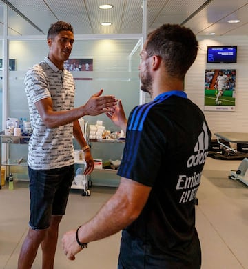 Raphael Varane y Hazard. 