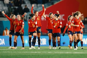 Las jugadoras espa?olas celebran el cuarto gol del partido tras la decisi¨®n del VAR. La autora fue Jenni Hermoso.