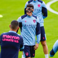 Capa y Álex Muñoz vuelven a dejar la defensa en jaque