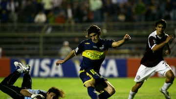 FUTBOL, EVERTON V/S LANUS
COPA LIBERTADORES 2009.
EZEQUIEL MIRALLES, CENTER, JUGADOR DE EVERTON DISPUTA EL BALON CONTRA AGUSTIN MARCHESIN, IZQUIERDA, DE LANUS DE ARGENTINA.
11/03/2009
VINA DEL MAR, CHILE
MARCELO HERNANDEZ/PHOTOSPORT
SOCCER, EVERTON V/S LANUS
LIBERTADORES CUP 2009.
EZEQUIEL MIRALLES, CENTER, OF EVERTON BATTLES FOR THE BALL AGAINST AGUSTIN MARCHESIN, LEFT, OF LANUS OF ARGENTINA.
MARCH, 11, 2009
PHOTOSPORT / MARCELO HERNANDEZ