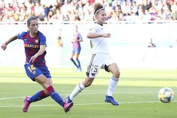 La jugadora del Barcelona Aitana Bonmatí marca el 2-0 al Tacon. 
 


