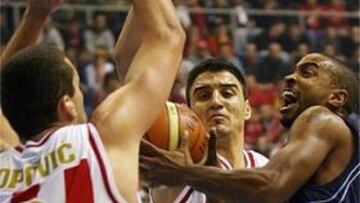 <b>LOUIS NO PUDO.</b> Bullock ha sido el máximo anotador del Real Madrid con sus 22 puntos, pero el equipo de Joan Plaza no ha podido ganar.