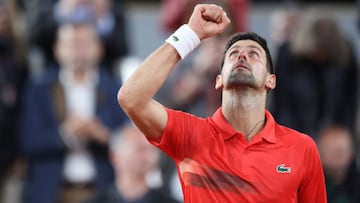 Djokovic pierde sólo cuatro juegos en un rotundo estreno