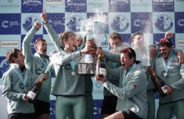 En hombres Cambridge consigui¨® su objetivo de romper la racha de tres victorias consecutivas de Oxford.