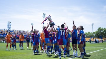 El Barcelona Femenino ha goleado 6-1 al Sporting de Huelva para proclamarse campeonas de la Copa de la Reina por novena vez.
