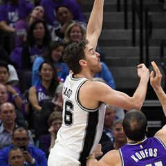 Los Spurs de Pau Gasol sudan tinta para batir a Cousins (37+16)