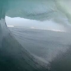 Intentan grabar con un dron el interior de las olas gigantes de Nazaré