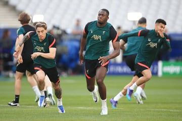 Liverpool entrenó este viernes en el Stade de France en la previa de la final que se jugará el sábado a partir de las 2 de la tarde. Luis Díaz fue protagonista con su alegría.