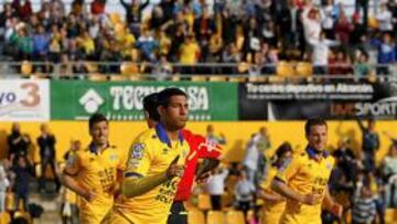 <b>TESTARAZO. </b>Nagore corre hacía Manu tras marcar el primer gol.