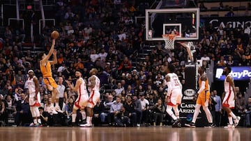 PHOENIX, ARIZONA - FEBRUARY 07: Devin Booker #1 of the Phoenix Suns attempts a shot over Austin Rivers #25 of the Houston Rockets during the first half of the NBA game at Talking Stick Resort Arena on February 07, 2020 in Phoenix, Arizona. NOTE TO USER: User expressly acknowledges and agrees that, by downloading and or using this photograph, user is consenting to the terms and conditions of the Getty Images License Agreement. Mandatory Copyright Notice: Copyright 2020 NBAE.   Christian Petersen/Getty Images/AFP
 == FOR NEWSPAPERS, INTERNET, TELCOS &amp; TELEVISION USE ONLY ==