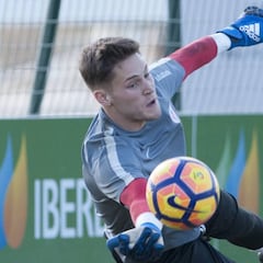 El Huesca sigue aspirando a la llegada de Álex Remiro