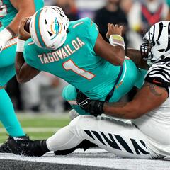 Tagovailoa played dangerously during Dolphins-Steelers win; says he “shouldn’t be”