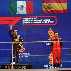 Himno nacional recibe críticas en la premiación de Checo Pérez