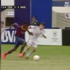 El Barcelona presume de un gol de Ilaix de niño contra el Madrid: "Nos suena de algo..."