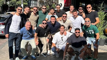 07-06-25. PARTE DE LA PLANTILLA DEL SPORTING DE LOS GUAJES QUE LOGRÓ EL ASCENSO A PRIMERA EN 2015.