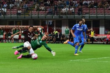 Milan le gana 2-1 al Empoli con gran actuación del goleador Carlos Bacca