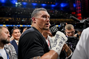 Zelensky’s emotional and patriotic congratulations to Oleksandr Usyk after unifying the world heavyweight title