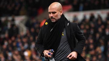 Guardiola desafía a la FA y luce el lazo amarillo tras su sanción