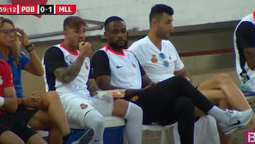 Los futbolistas del RCD Mallorca Maffeo, Larin y Greif en el Municipal de Sa Pobla.