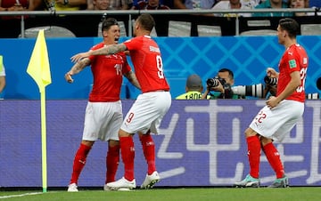 1-1. Steven Zuber celebró gol del empate.