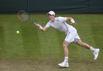 Murray in action during his straight-sets win on Thursday.