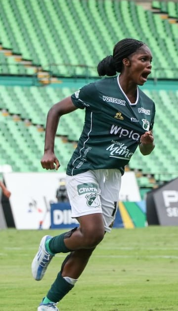 Linda Caicedo celebra un gol con el Deportivo Cali.