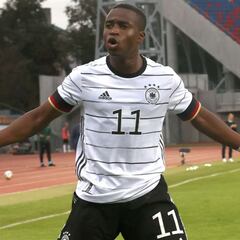 Moukoko vuelve a brillar