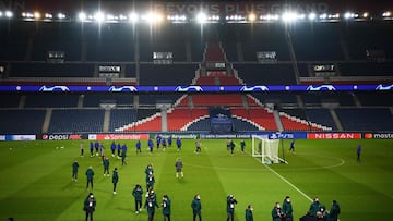 Istanbul Basaksehir's players and staff attend a training session on the eve of the UEFA Champions League group H football match between Paris Saint Germain (PSG) and Istanbul Basaksehir FK in Paris, on December 7, 2020. (Photo by FRANCK FIFE / AFP)