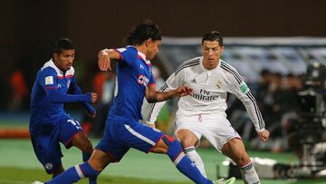 Foto de accion durante el partido Cruz Azul (MEX) vs Real Madrid (ESP), Correspondiente a la Semifinal del Mundial de Clubes Marruecos 2014 en la foto: (I)-(D), Joao Rojas, Gerardo Flores de Cruz Azul y Cristiano Ronaldo de Real Madrid
16/12/2014/Matthew Ashton/AMA/Mexsport
Estadio: Marrakech