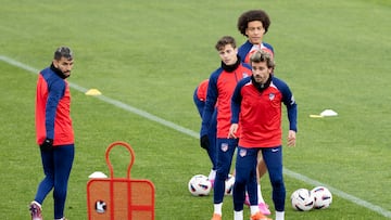 Griezmann, Riquelme, Witsel y Correa, en el entrenamiento del Atlético.