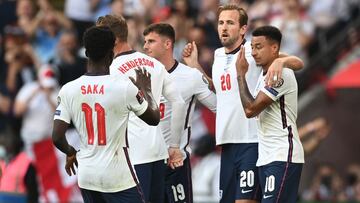 Jugadores ingleses celebran un gol de Kane.